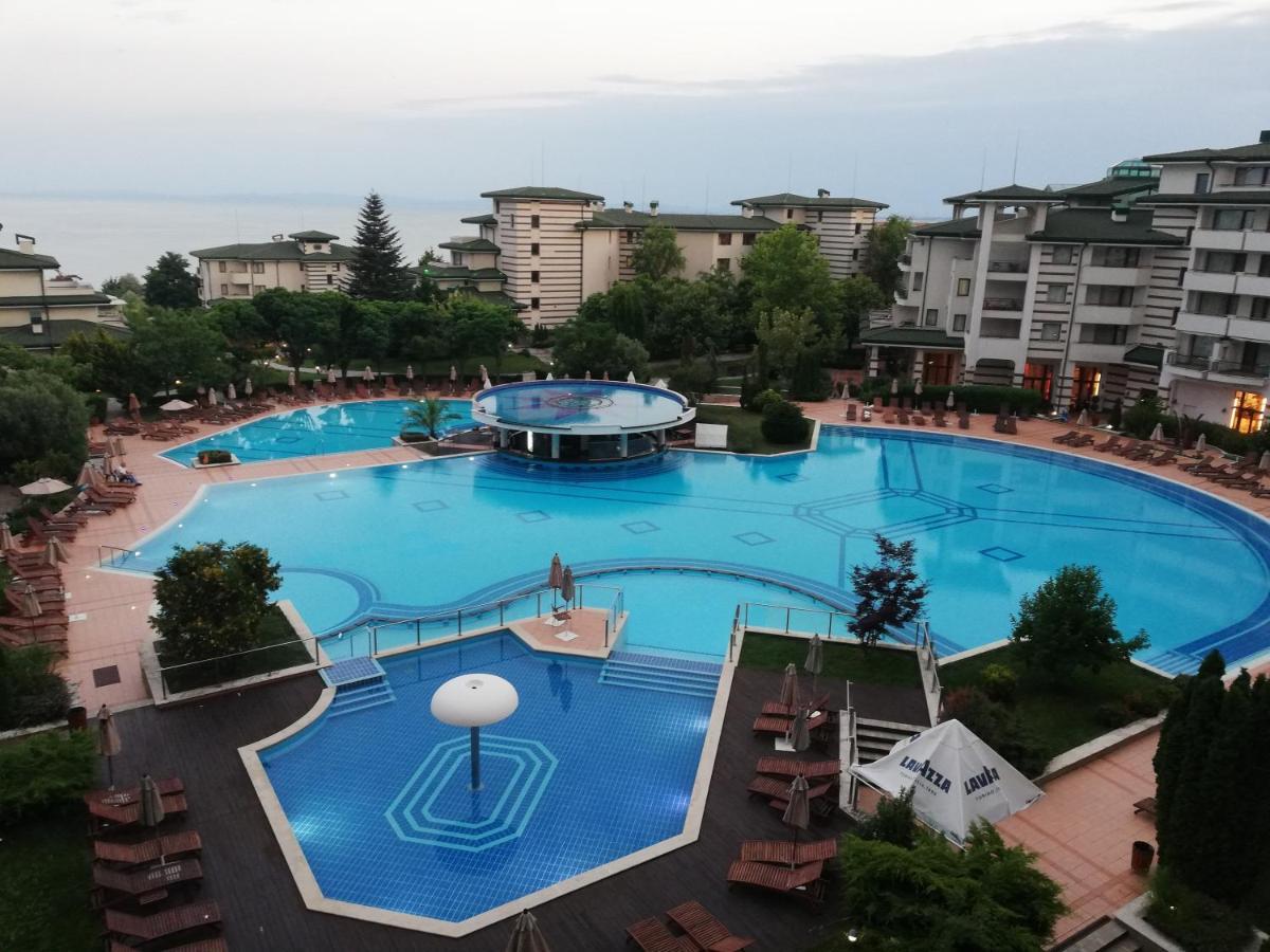 Спа Апартаменти За Гости Затворен Комплекс Емералд Ravda Extérieur photo